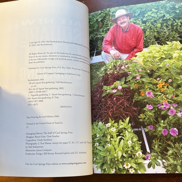 All New Square Foot Gardening. Grow More in Less Space! 7 x 10 inches - Picture 3 of 12